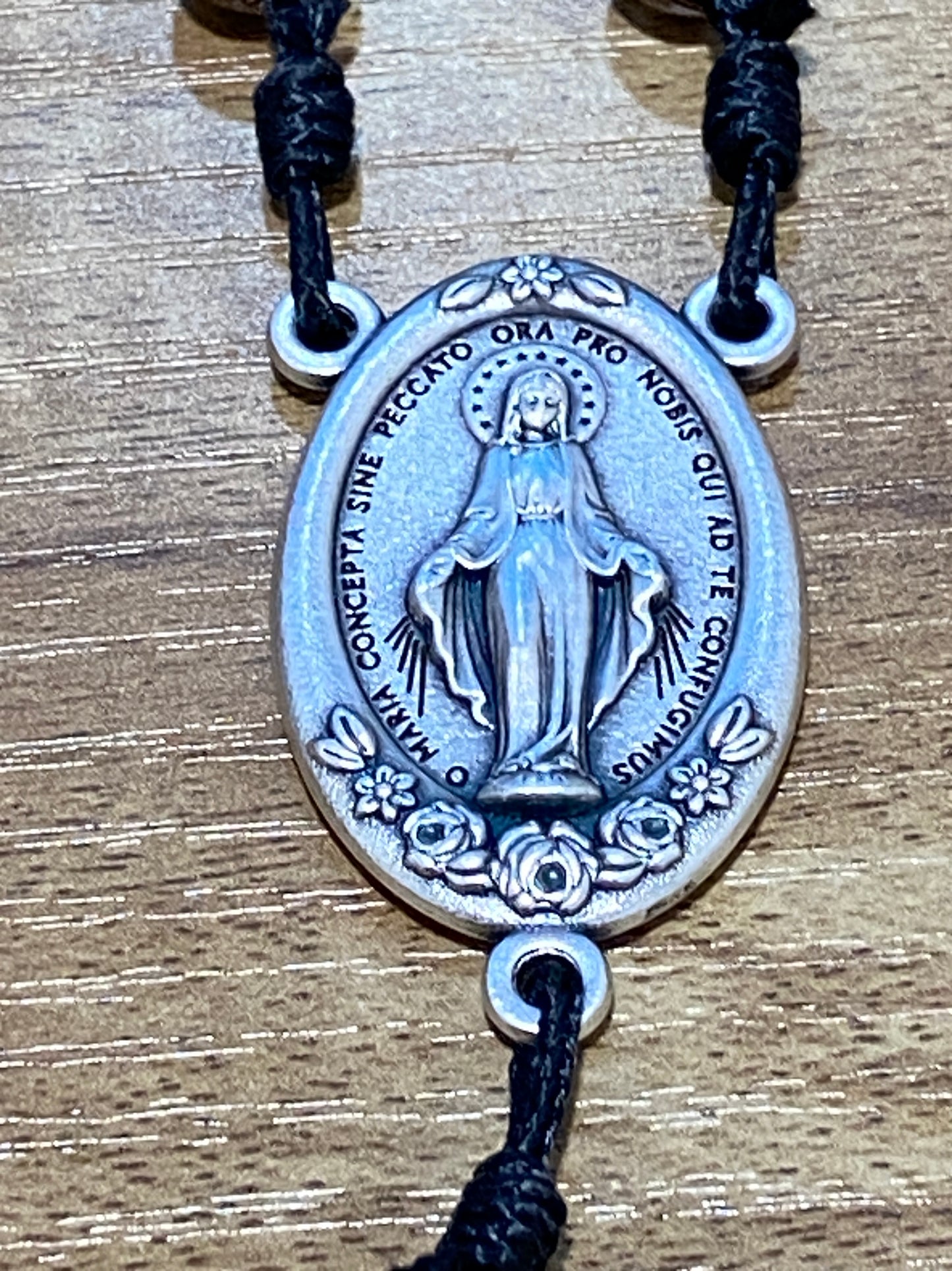 Kevlar cord - Miraculous Medal - Black Cord and Wood Beads